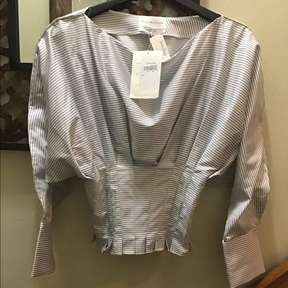 Beautiful pinstripe top - Picture 2 of 6